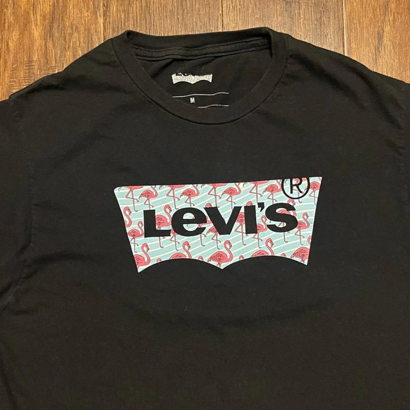 Levi’s Classic Logo Flamingo Short Sleeve Graphic T-Shirt - Picture 2 of 8